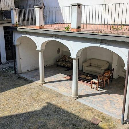 ヴィジェーヴァノIl Castello Delle Dame - Il Maschioアパートメント エクステリア 写真