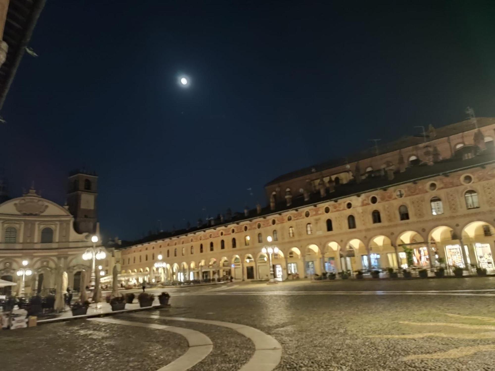 ヴィジェーヴァノIl Castello Delle Dame - Il Maschioアパートメント エクステリア 写真